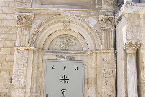 Le portail de la basilique Saint-Georges