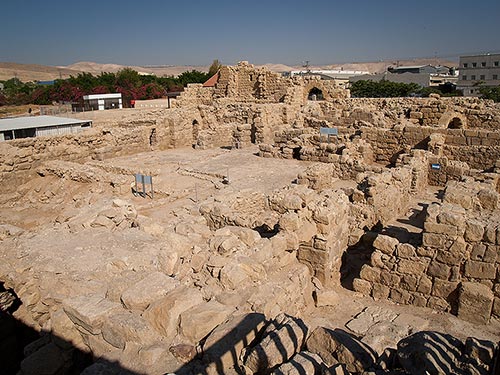 Vue d’ensemble des ruines de Khan al-Ahmar, le monastère de saint Euthyme le Grand