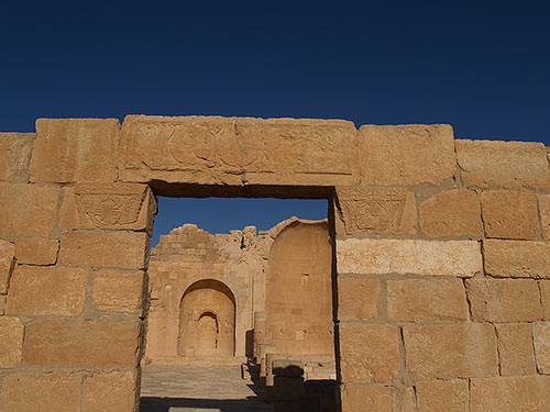 Porte décorée de l'église du sud de Shivta.